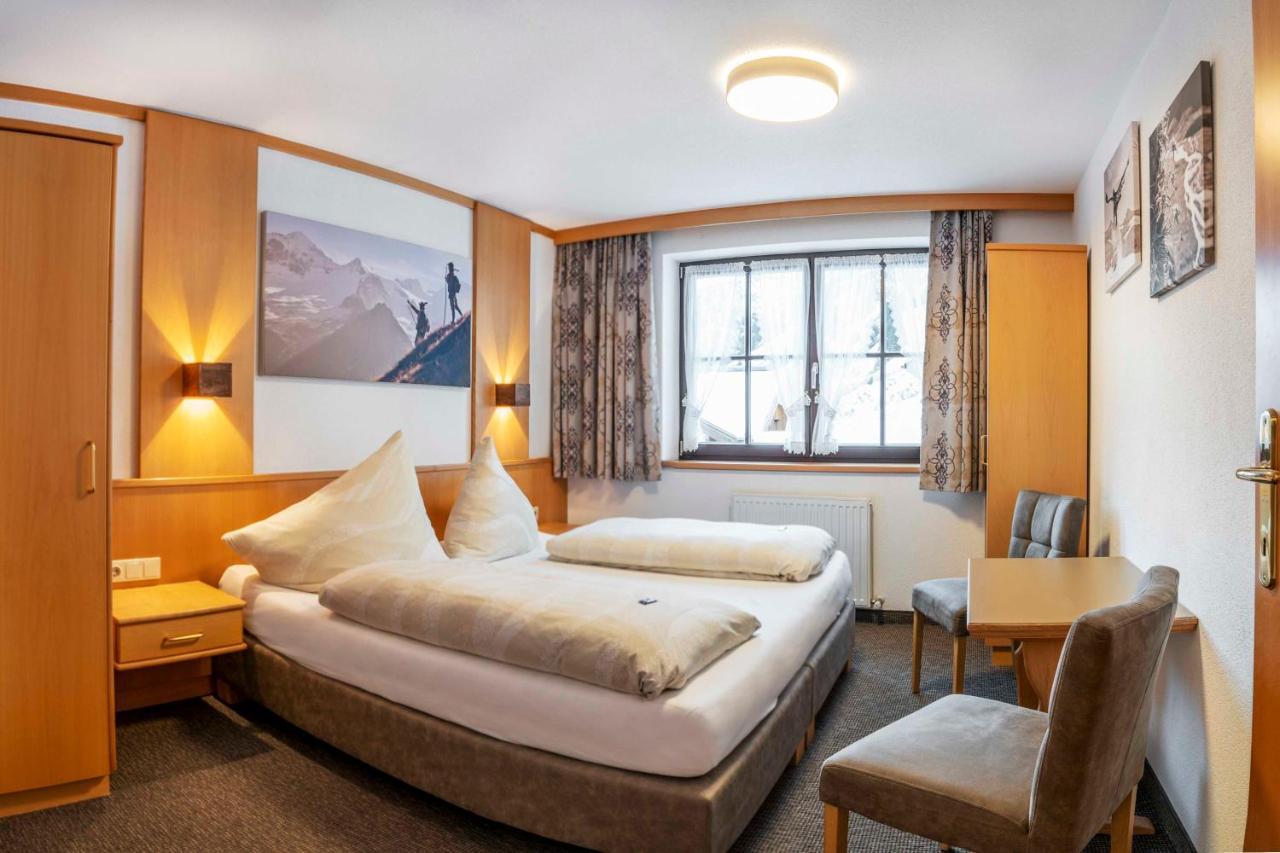Hotel Almhof-Reithof Pitztal Sankt Leonhard im Pitztal Exterior foto